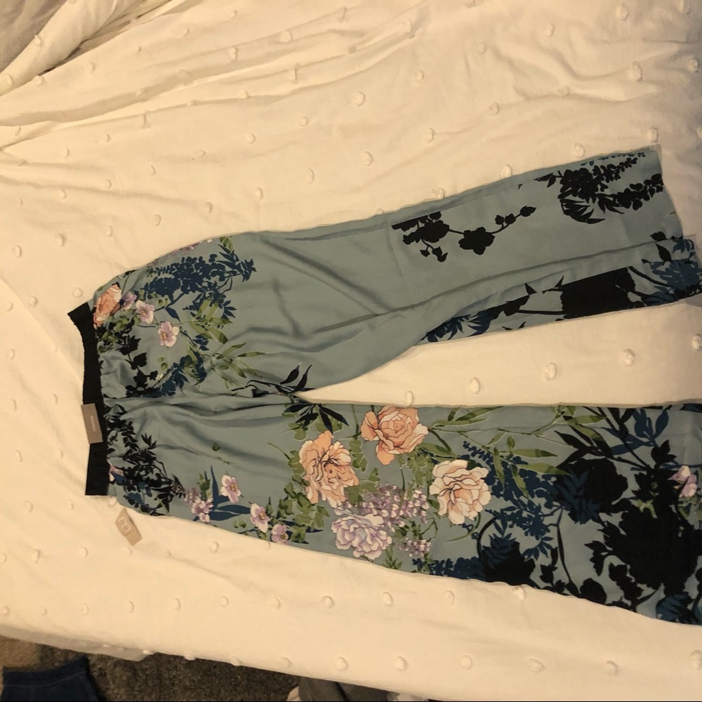 Loose pattern pants